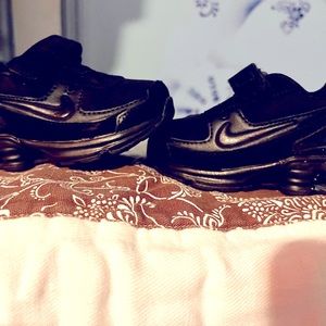Nike size 5 (Toddler) all black